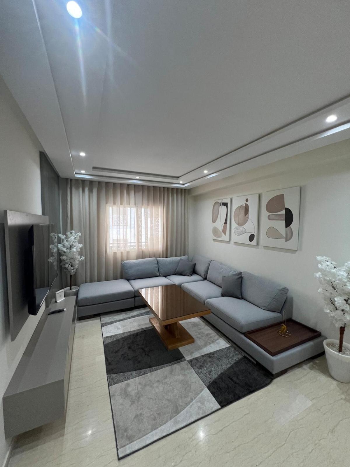 Elegant And Comfortable In Tangier, Luxury 3br, Ac, Bright Apartment