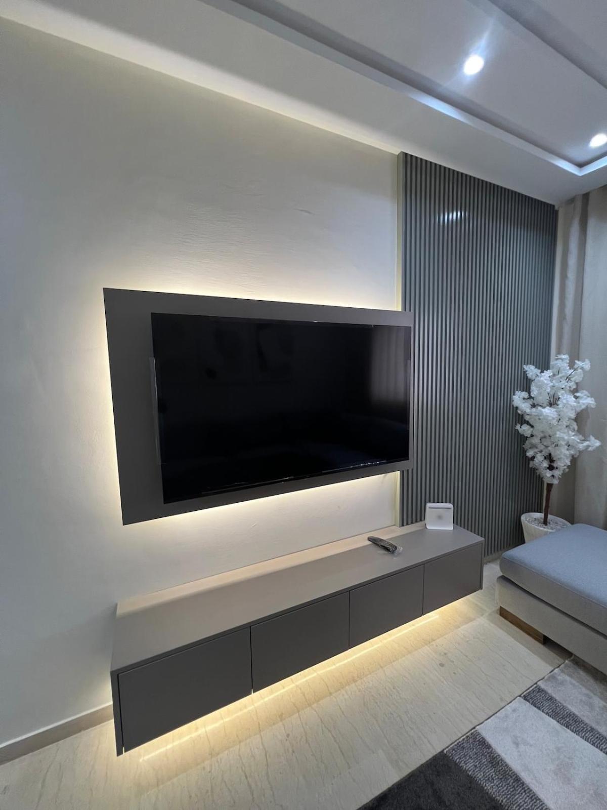 Elegant And Comfortable In Tangier, Luxury 3br, Ac, Bright Apartment *